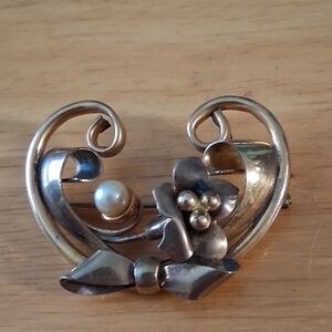 Gold metal and pearl brooch